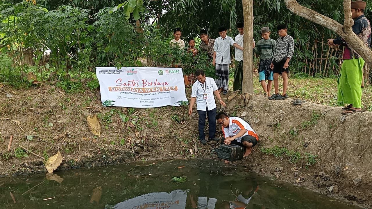 Kolam lele Pondok Pesantren Daarun Najah Walantaka di Kota Serang