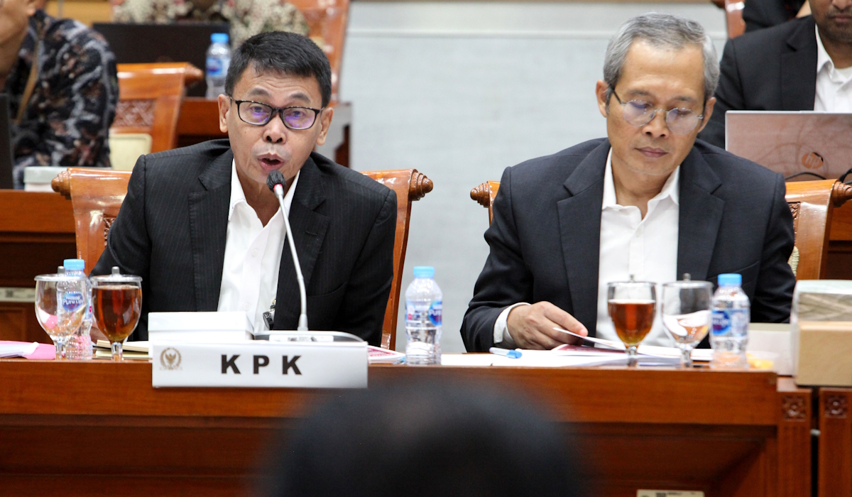 Ketua Komisi Pemberantasan Korupsi (KPK) Nawawi Pomolango (kiri) didampingi Wakil Ketua Alexander Marwata 