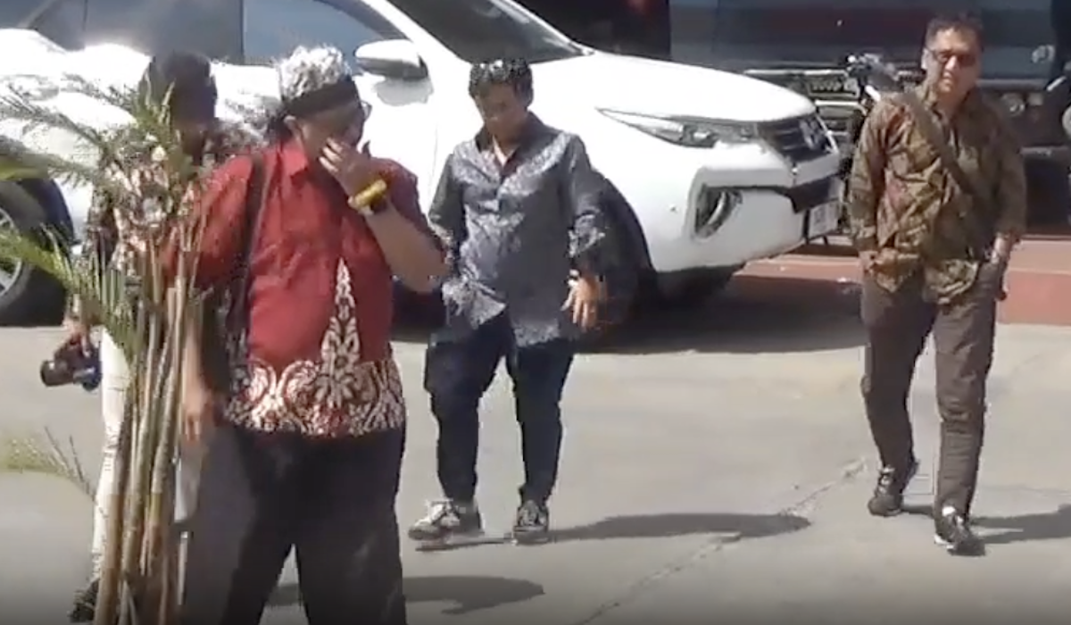 Sutradara Anggy Umbara dan Produser Dheeraj Kalwani dari film Vina Sebelum 7 Hari memenuhi panggilan Polda Jabar