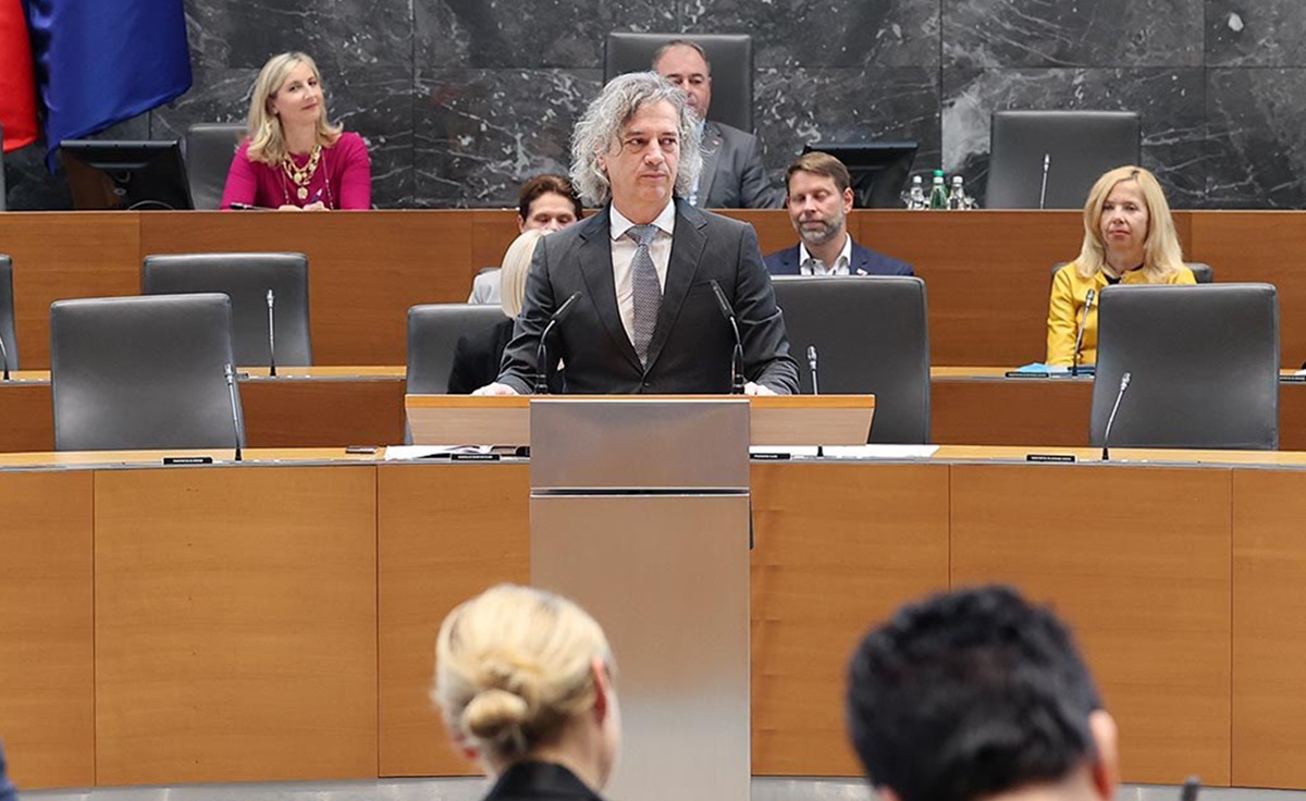 PM Slovenia, Robert Golob, telah mengakui negara Palestina, memperkuat harapan bagi rakyat Palestina yang tengah dijajah oleh Israel.