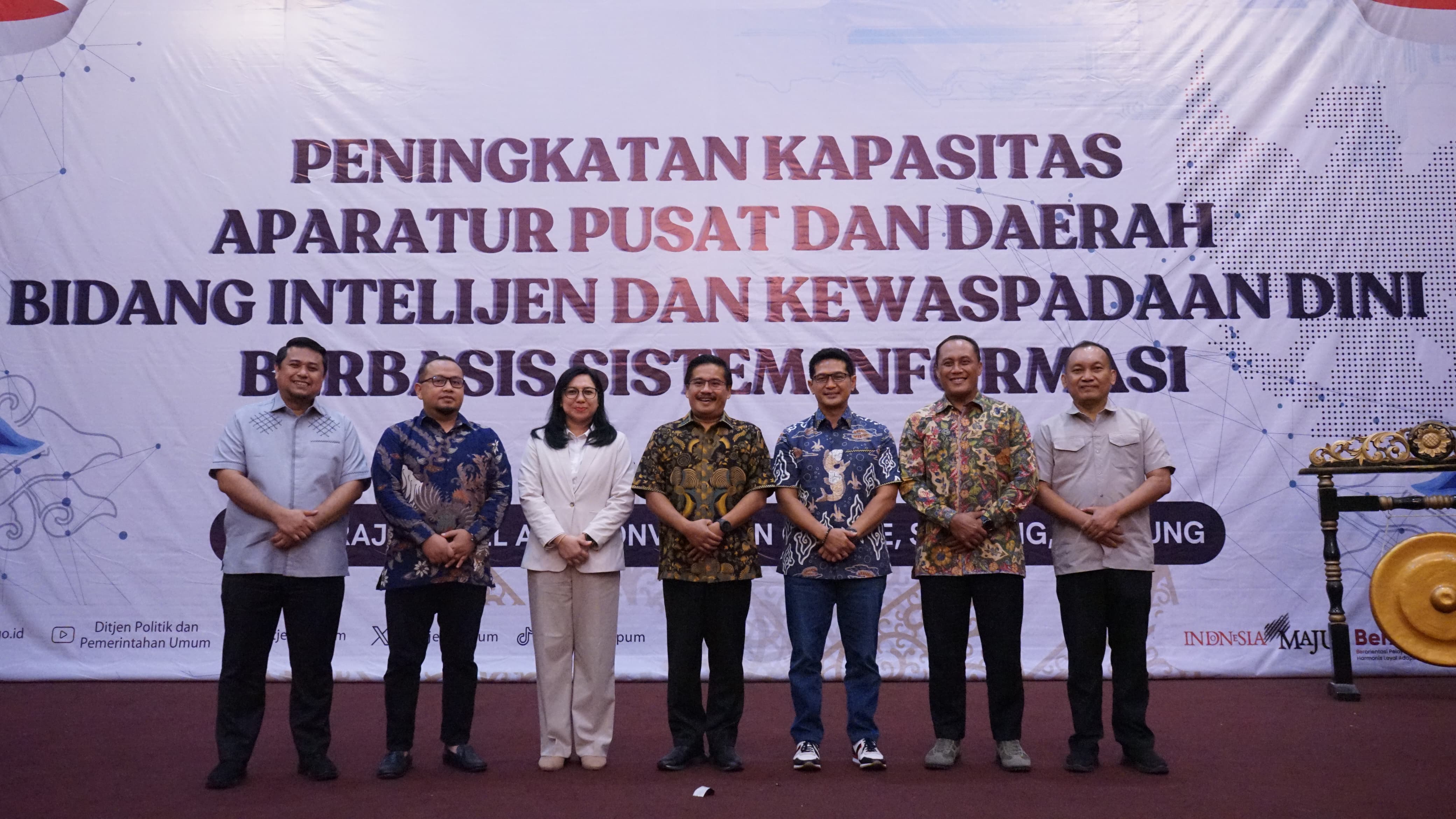 Peningkatan Kapasitas Aparatur Pusat dan Daerah Bidang Intelijen dan Kewaspadaan Dini Berbasis Sistem Informasi. 