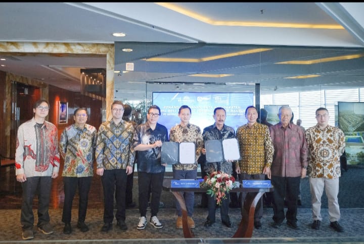  Direksi PT Pesona Mitra Kembar dan Rektorat Bina Nusantara menandatangani kerja sama membangun Satu University di Podomoro Park Bandung