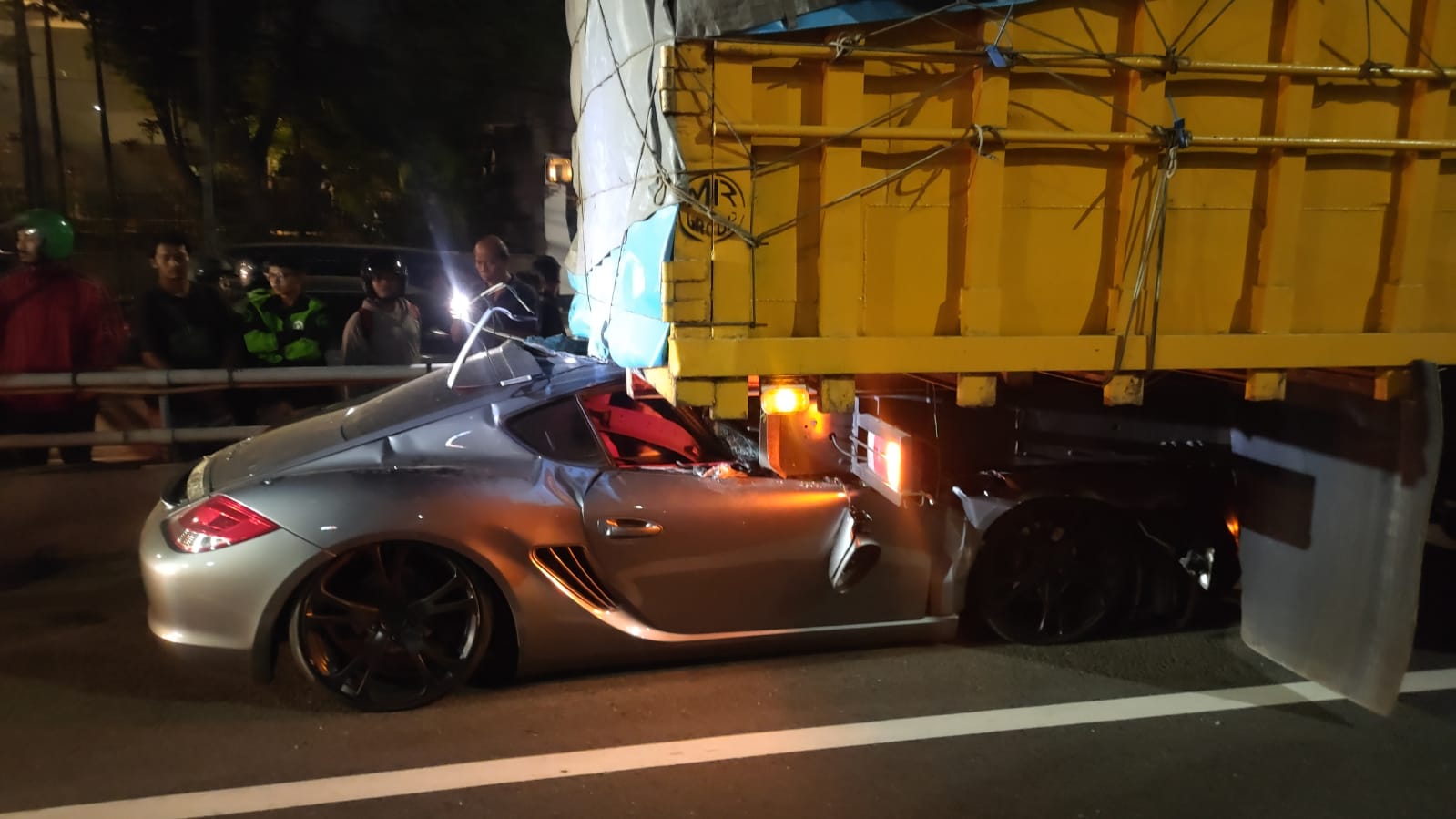 Porsche Tabrak Truk di Tol Jakarta Selatan