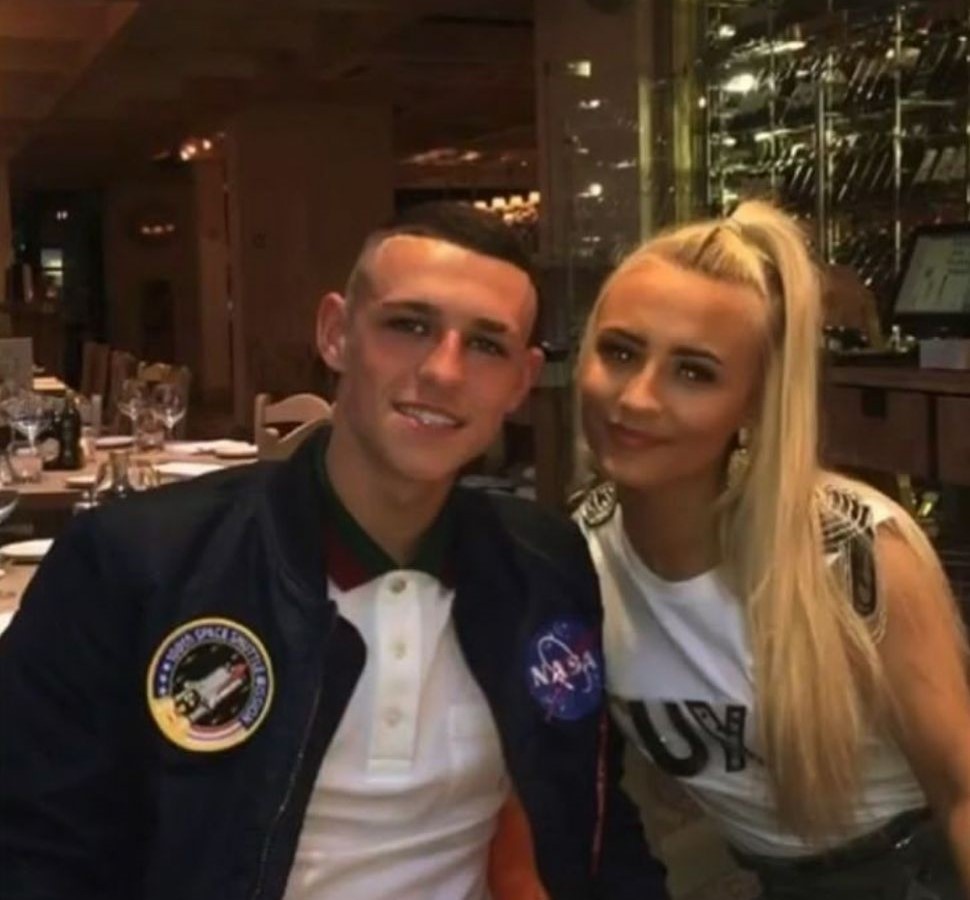 Phil Foden kekasihnya, Rebecca Cooke. 