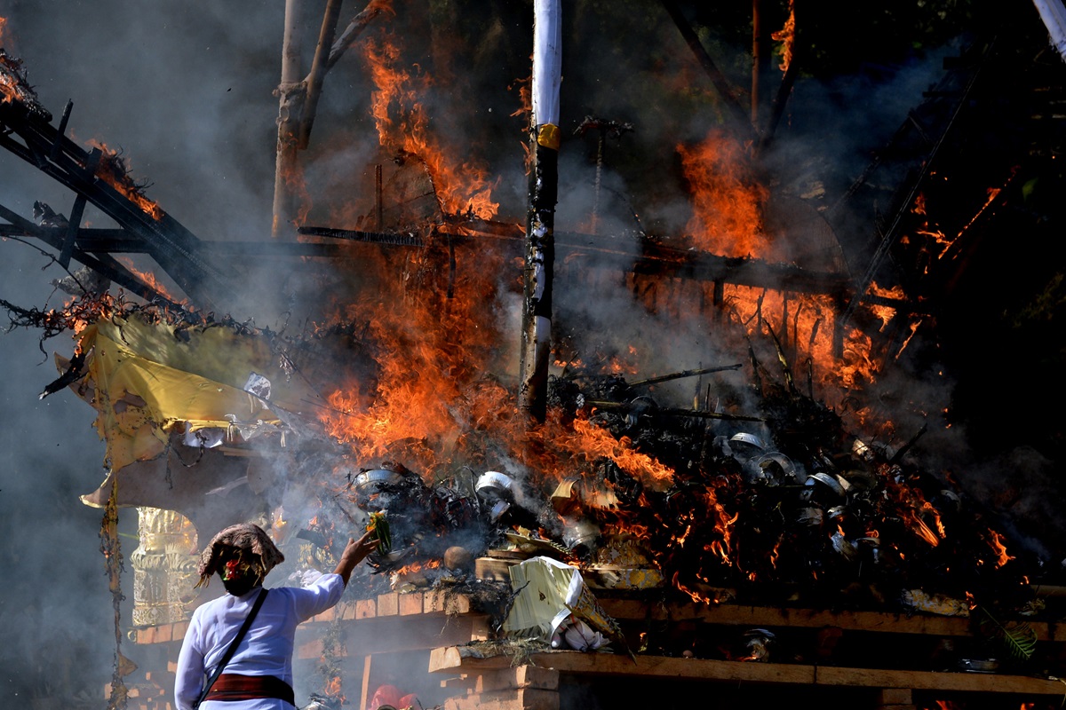 Ilustrasi - kremasi massal