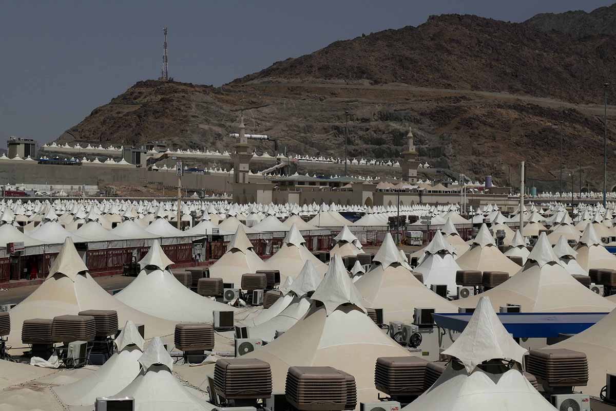 Suasana tenda Mina yang akan digunakan jamaah seluruh dunia saat puncak ibadah haji di Mekah, Arab Saudi, Jumat (16/6/2023).