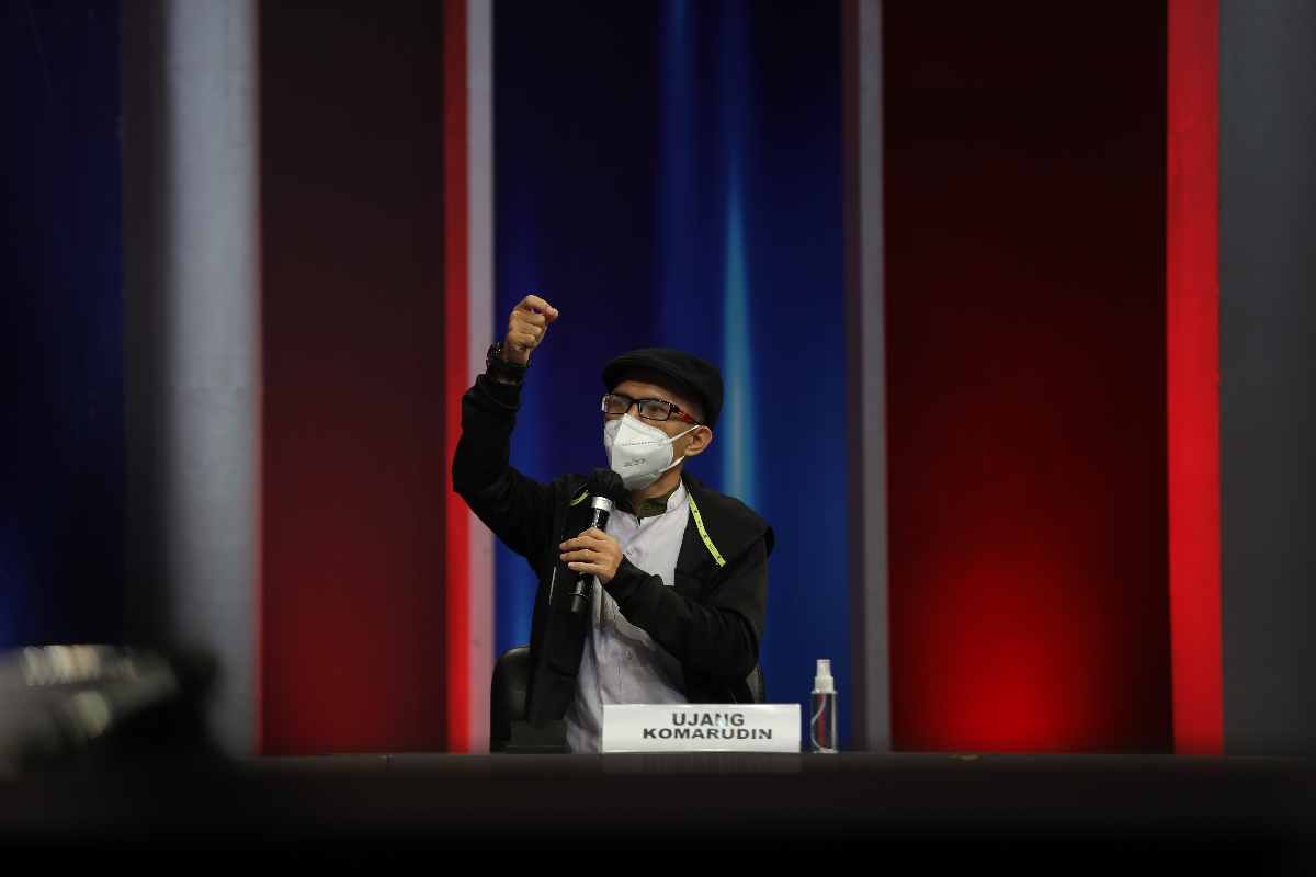 Pengamat Politik, Ujang Komarudin menyebut bahwa Ketum PPP, Mardiono layak untuk mundur dari jabatannya karena gagal membawa partainya ke Se