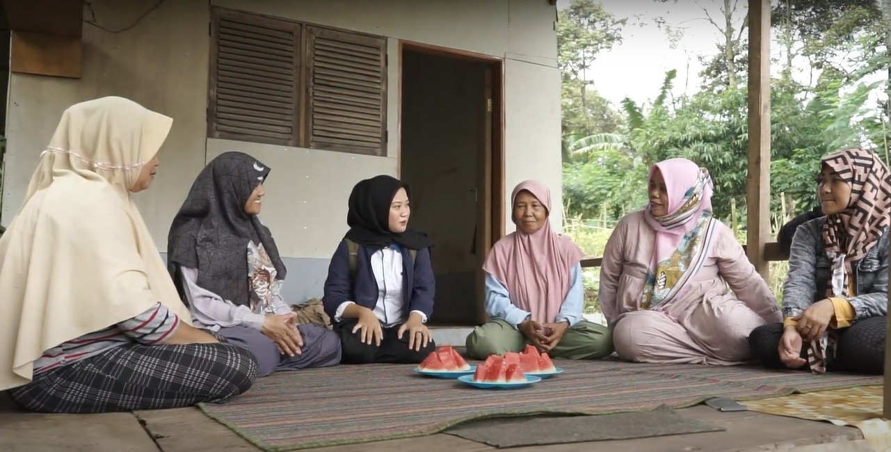 Berbekal pelatihan kini ibu-ibu bisa mengelola sampah organik secara mandiri.