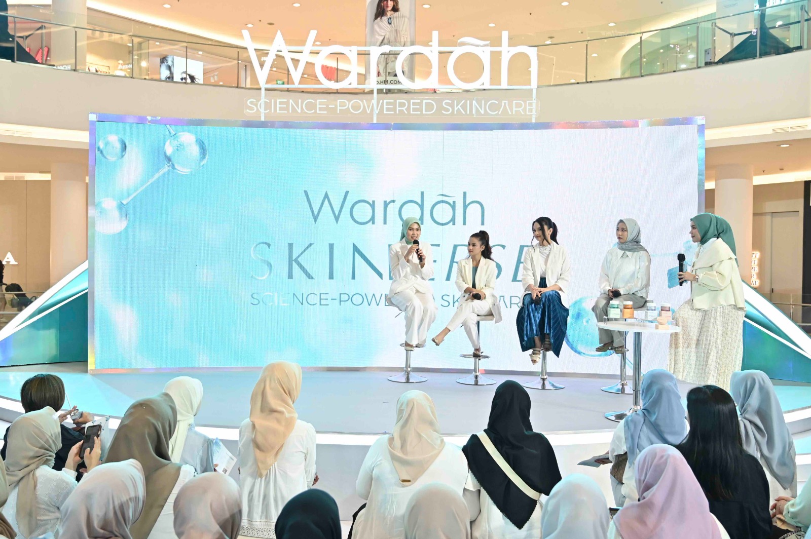 Edukasi melalui rangkaian talk show menarik bersama para skincare expert.