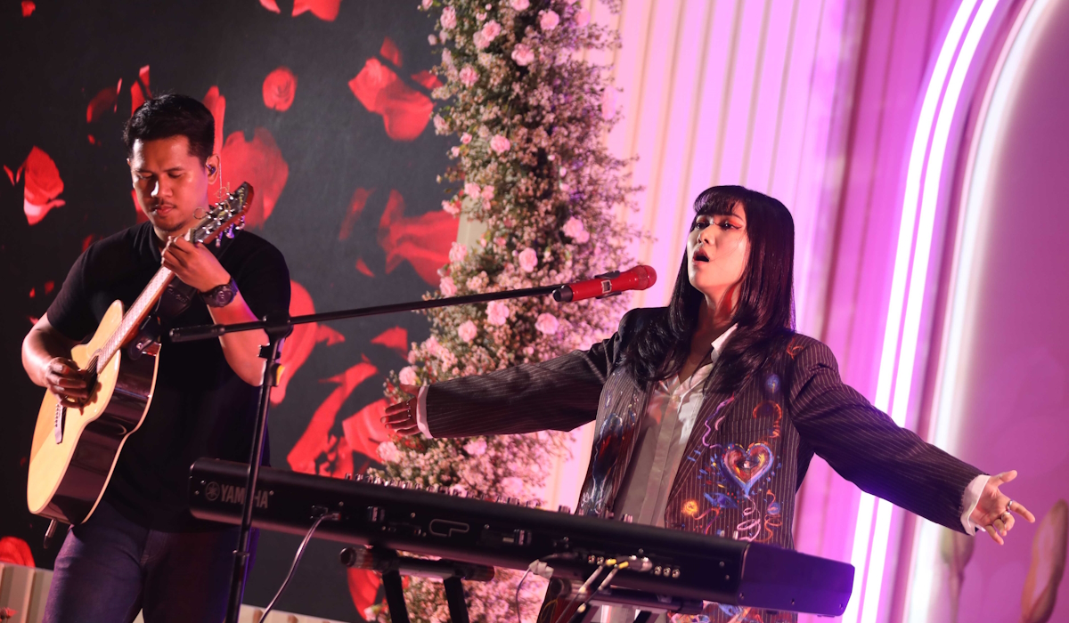 Penampilan musisi Isyana Sarasvati dalam acara Seribu Kartini 