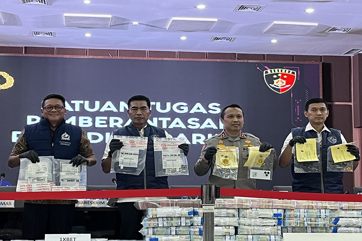 Konferensi pers tentang pengungkapan kasus judi online.