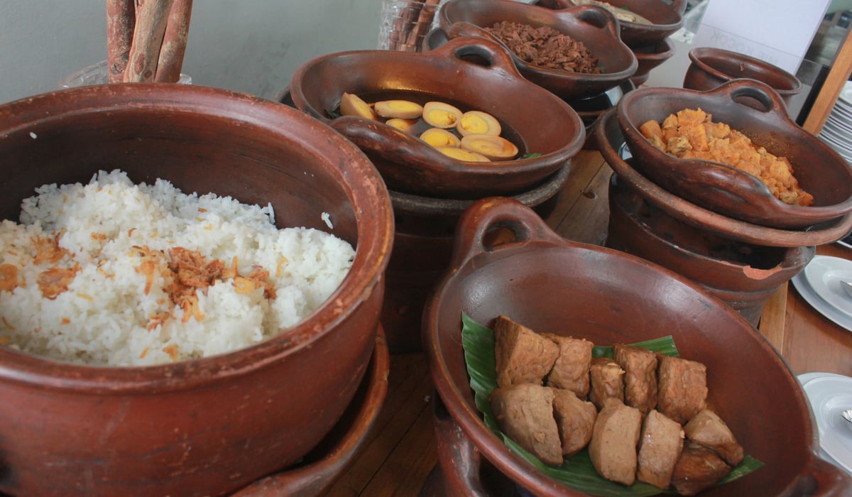 Ilustrasi, sajian gudeg, makanan khas Yogyakarta.