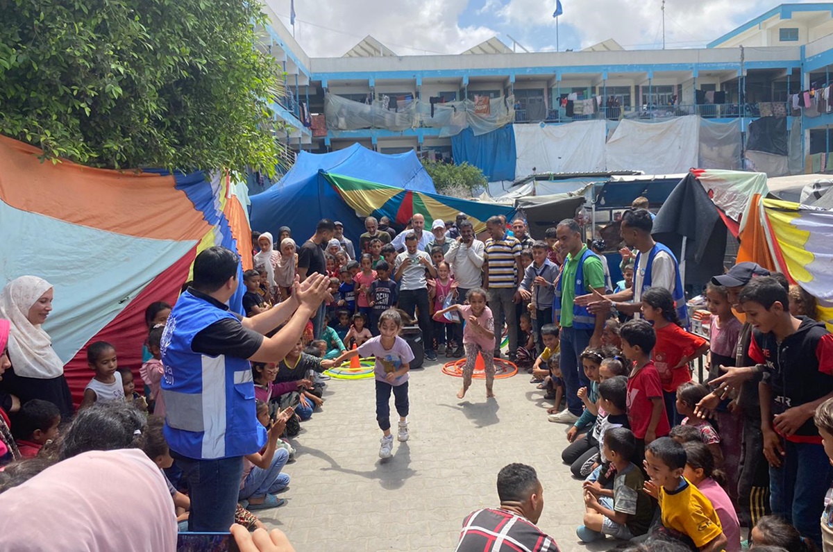 Hari Anak Korban Perang Internasional didedikasikan untuk meningkatkan kesadaran tentang penderitaan anak-anak yang menjadi korban agresi 
