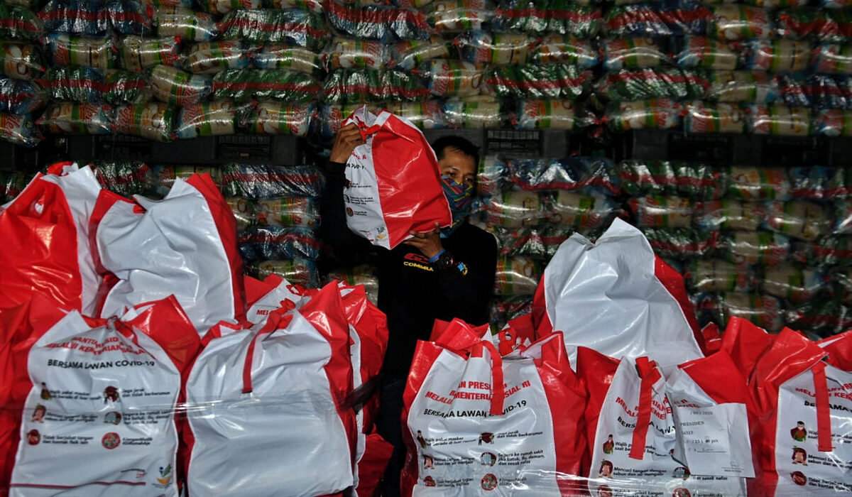 Deretam tas berisi bansos presiden Jokowi.