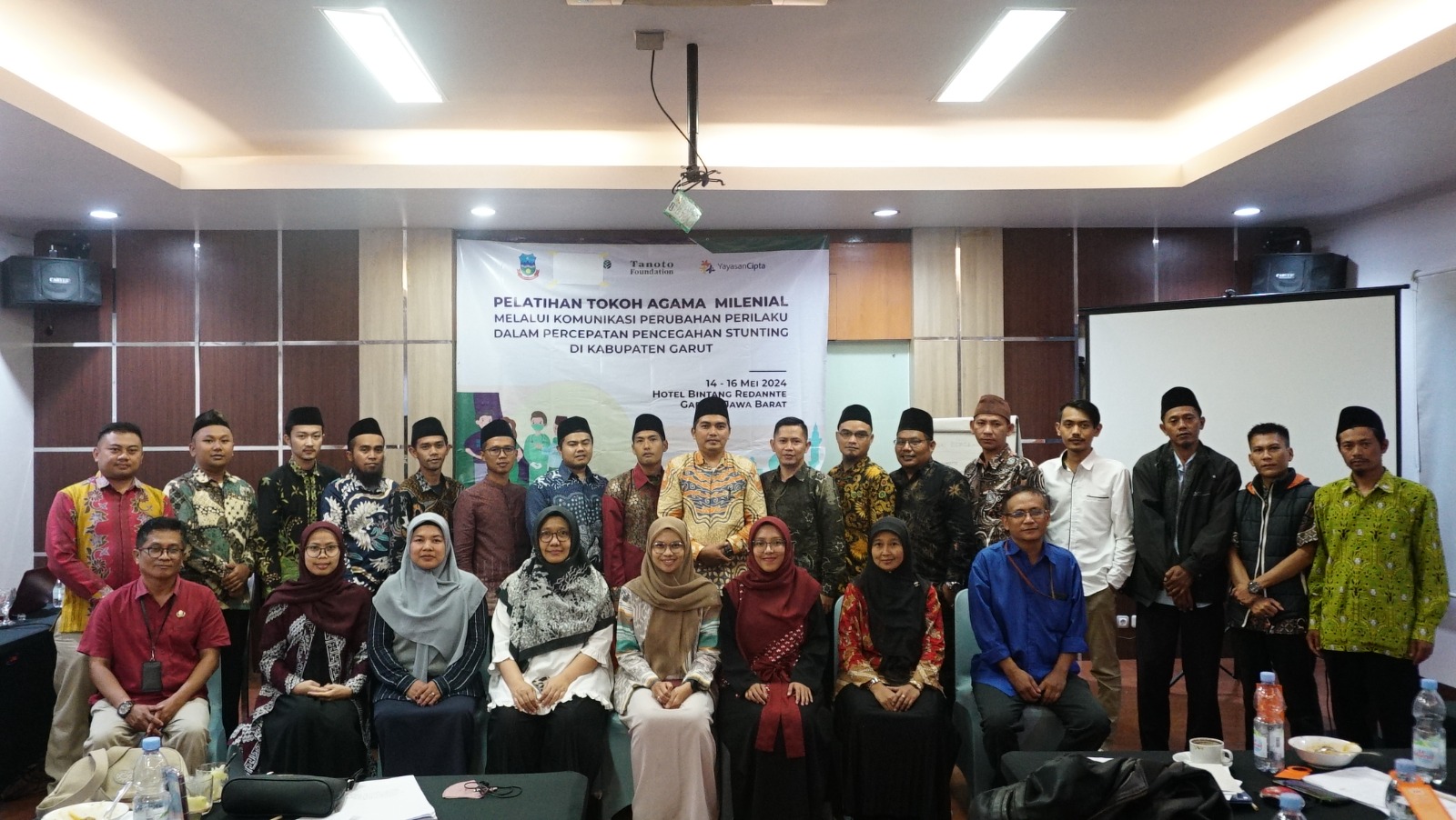 Sekda Garut Nurdin Yana memberikan pembekalan terkait stunting kepada sejumlah milenial