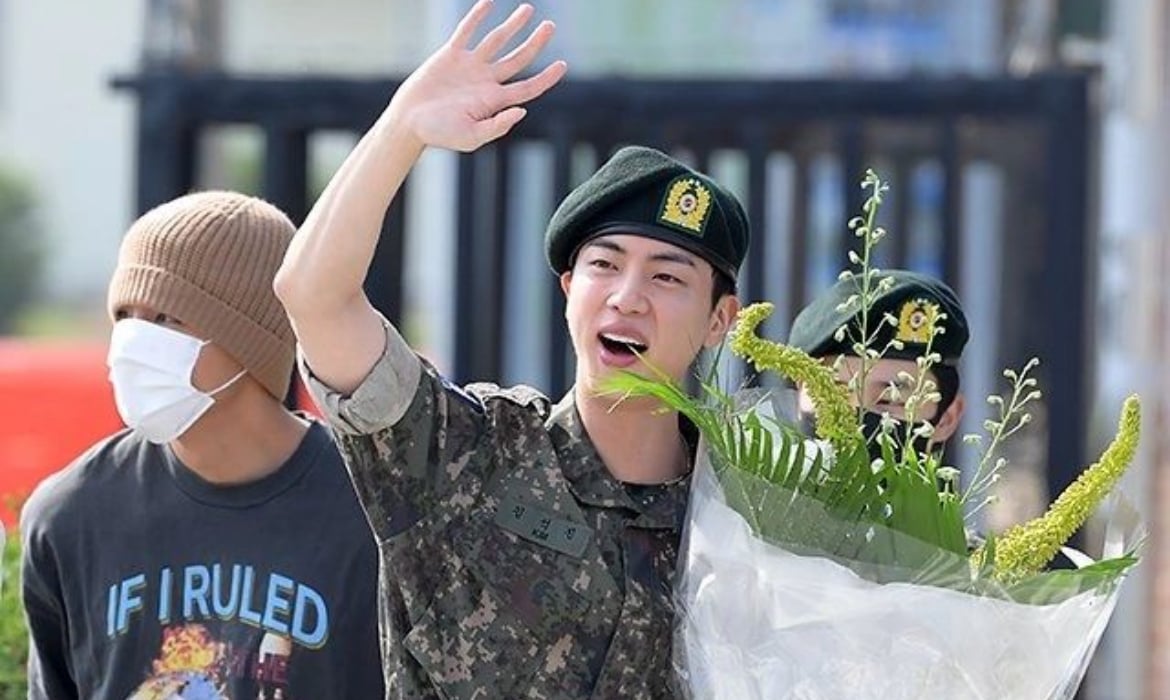 Pelepasan Jin BTS usai menyelesaikan Wamil, Rabu (12/6)