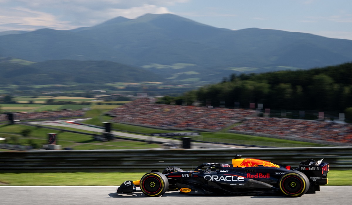 Pembalap tim Red Bull Max Verstappen saat tampil di babak kualifikasi Sprint Race GP Austria