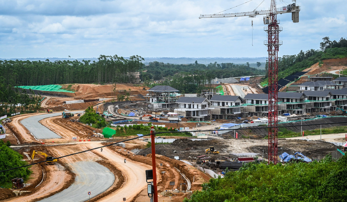 Suasana pembangunan di Kawasan Inti Pusat Pemerintahan (KIPP) Ibu Kota Nusantara (IKN), di Januari 2024.