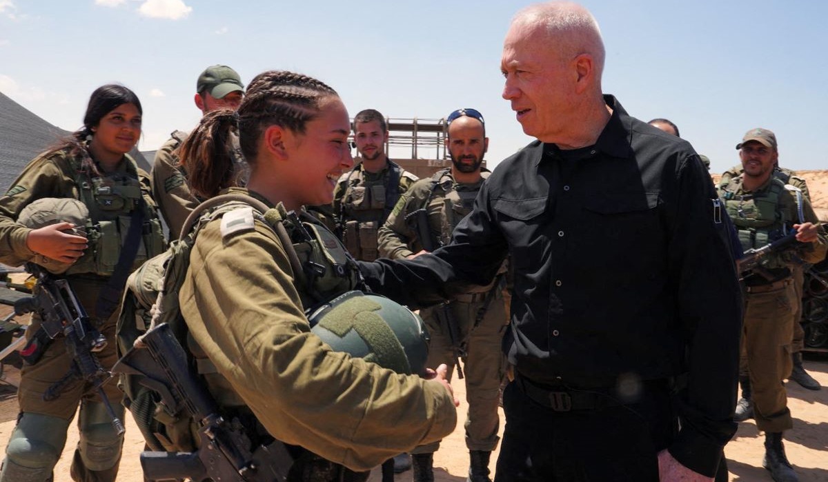 Yoav Gallant (kanan)