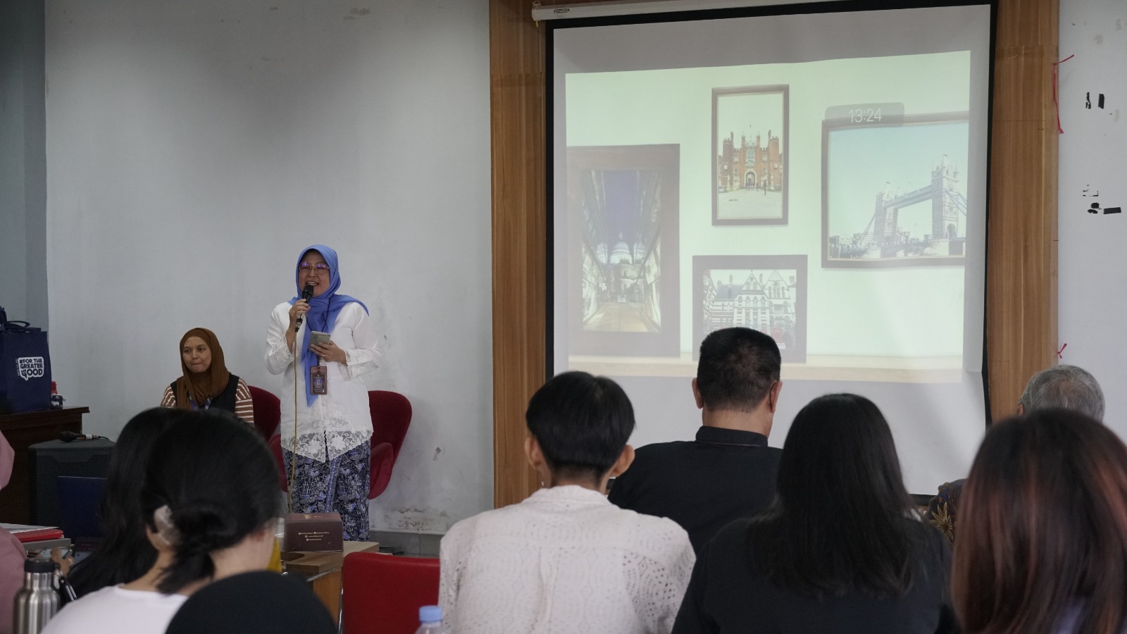 Mahasiswa SBM ITB memaparkan ide kreatif mereka untuk meningkatkan pariwisata di Kota Bandung