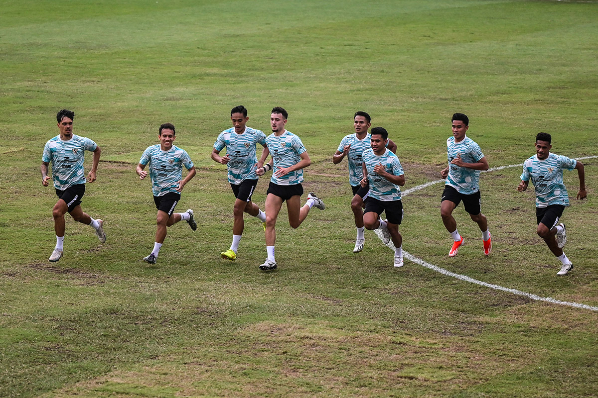 Sejumlah pesepak bola Timnas Indonesia berlatih di Lapangan ABC Senayan, Jakarta, Selasa (28/5).