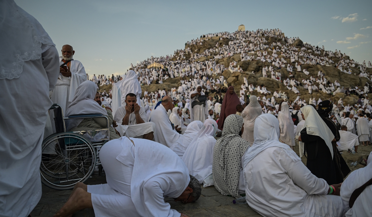 Umat Islam memadati Jabal Rahmah jelang wukuf di Arafah, Makkah, Arab Saudi 