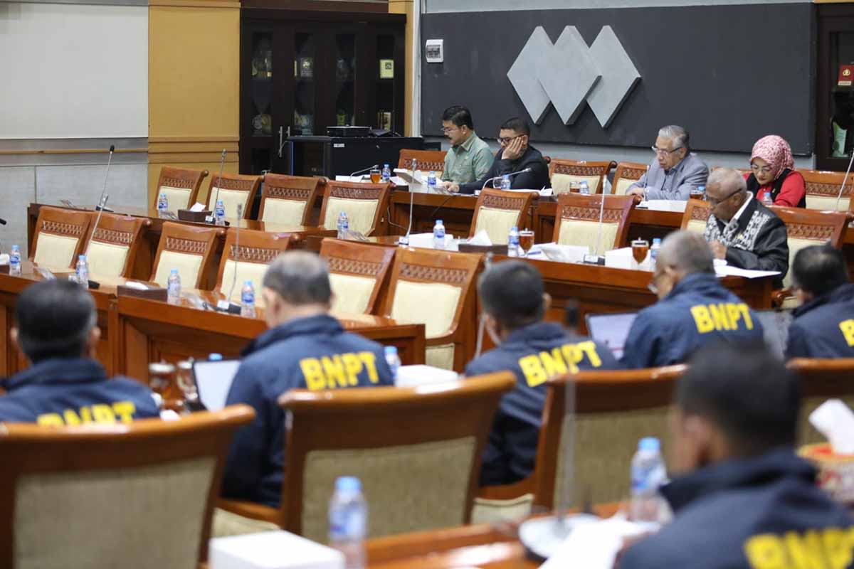Rapat kerja antara BNPT dan Komisi 3 DPR RI.