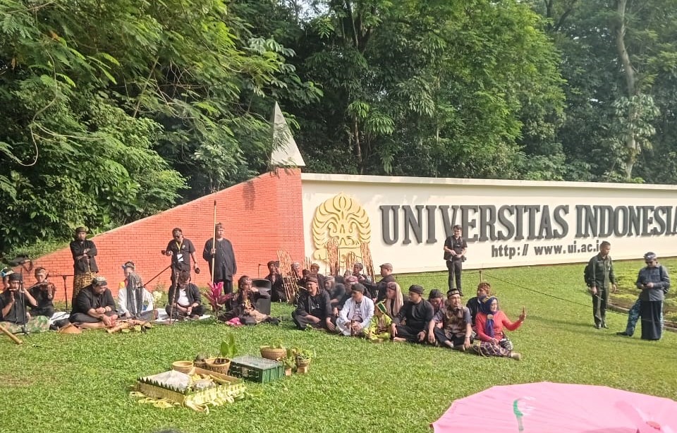 Acara Sedekah Hutan yang Digagas Bakul Budaya FIB UI dan Makara Art Center UI dalam rangka memperingati Hari Lingkungan Hidup Sedunia