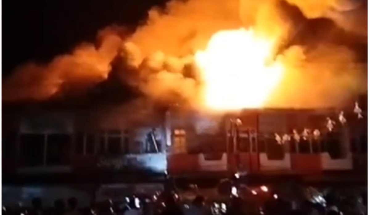 Kebakaran Hebat Landa Sejumlah Ruko Pasar Sambas Kalbar 