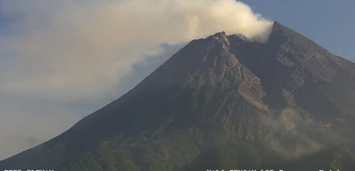 Ilustrasi - Selama periode 12 jam dari hari Selasa hingga Rabu, Gunung Merapi mengalami 22 kali guguran lava 
