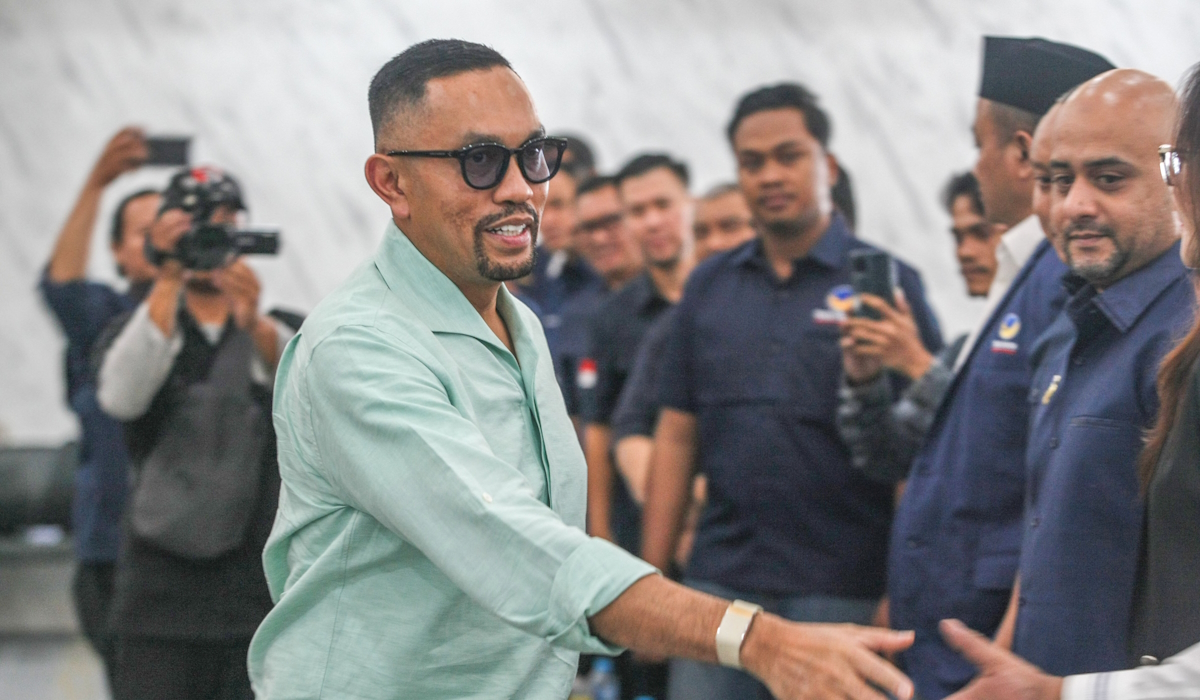 Wakil Ketua Komisi III DPR RI  yang juga Bendahara Umum DPP Partai NasDem, Ahmad Sahroni (kiri)