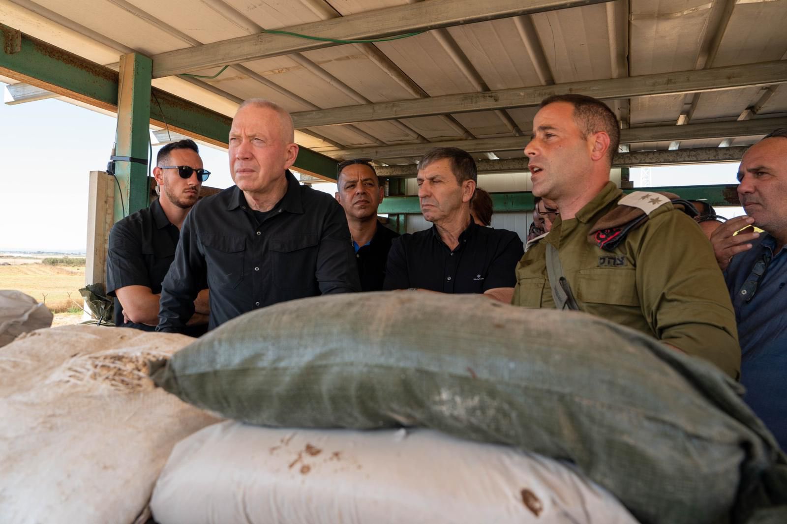 Menteri Pertahanan Israel, Yoav Gallant, mengancam bahwa pasukan Israel bisa mengirim Libanon 