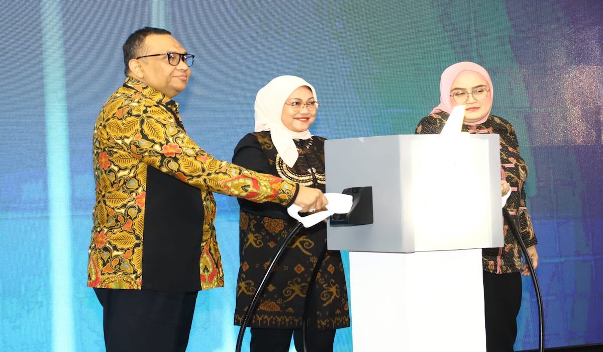 Menaker saat membuka Sarasehan Nasional Peningkatan Kinerja Mediator Hubungan Industrial Tahun 2024 di Jakarta, Rabu (26/6).