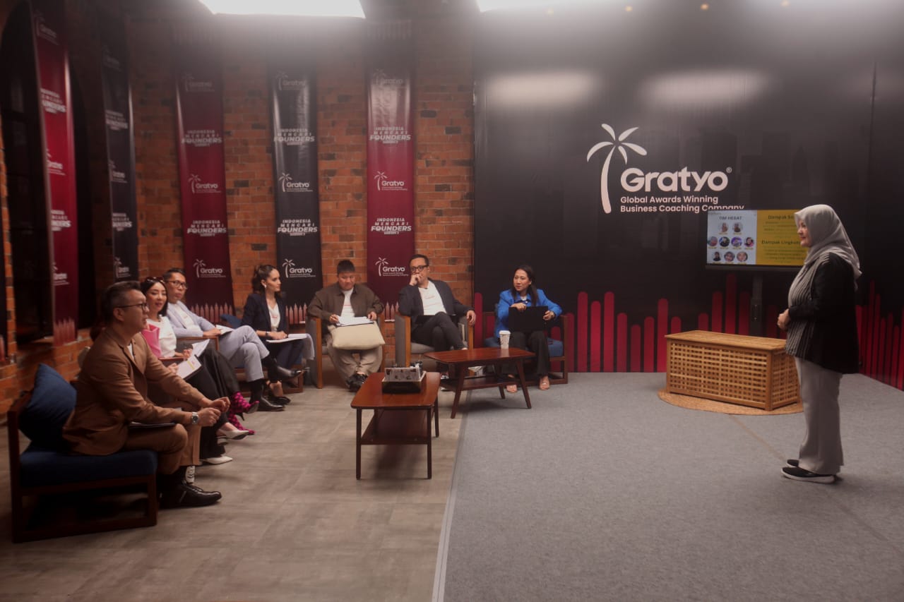 Salah satu finalis IMF Season 3 menjalani sesi penjurian. 