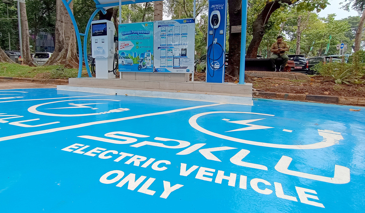 Ilustrasi, tempat pengisian kendaraan listrik.