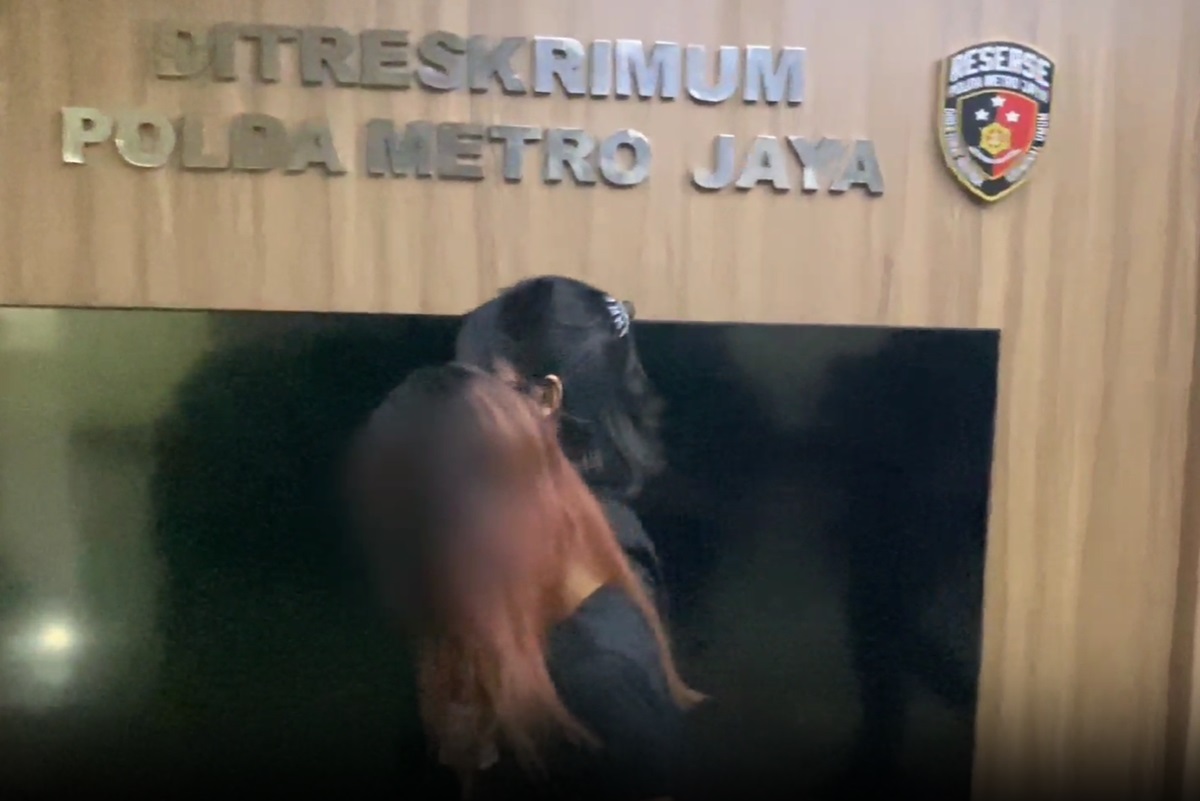Polisi mengungkap pembunuhan seorang pedagang perabot di Duren Sawit, Jakarta Timur, dilakukan seorang perempuan.