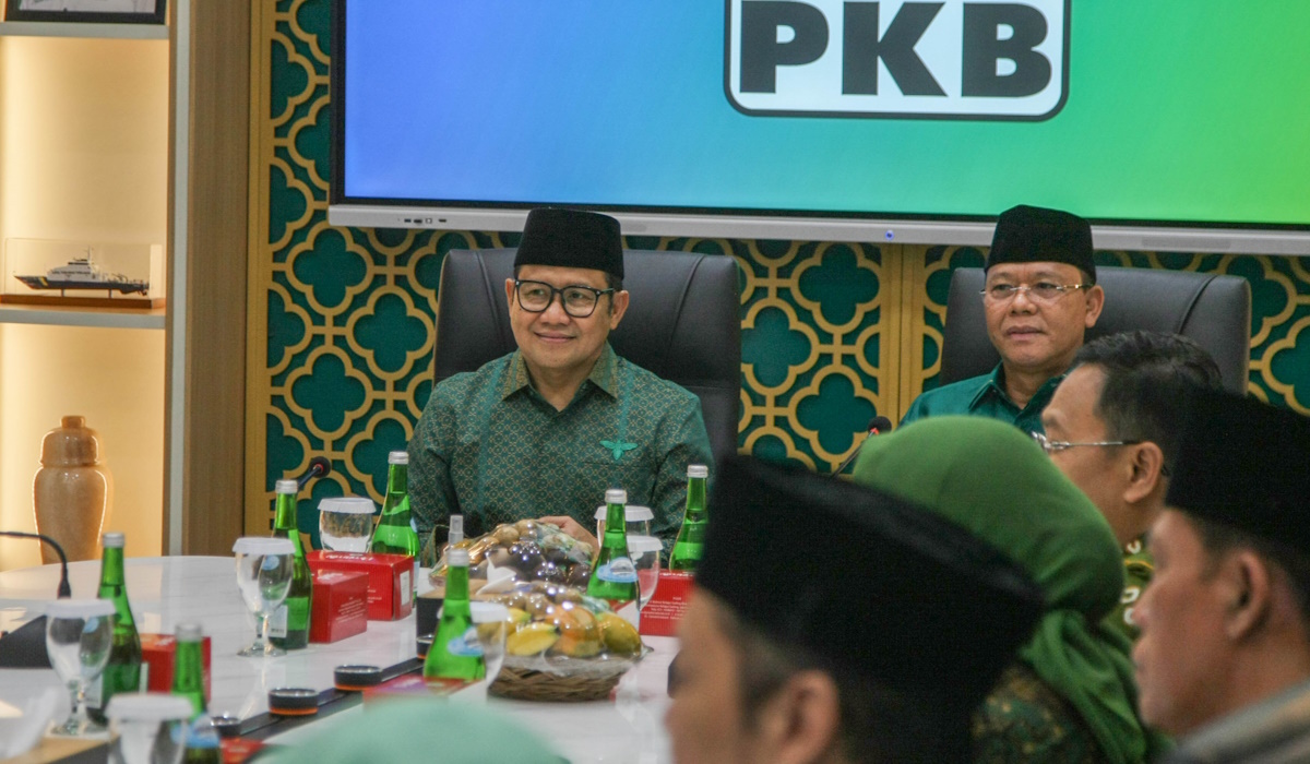 Ketua Umum PKB, Muhaimin Iskandar (kiri) berbincang dengan Plt Ketua Umum PPP, Muhamad Mardiono 