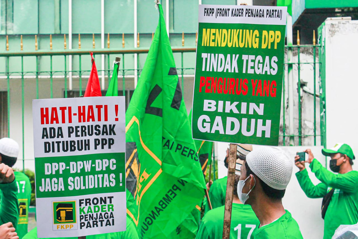 Front Kader Penjaga Partai (FKPP) menggelar aksi damai di Depan Kantor DPP PPP, Rabu (5/6).