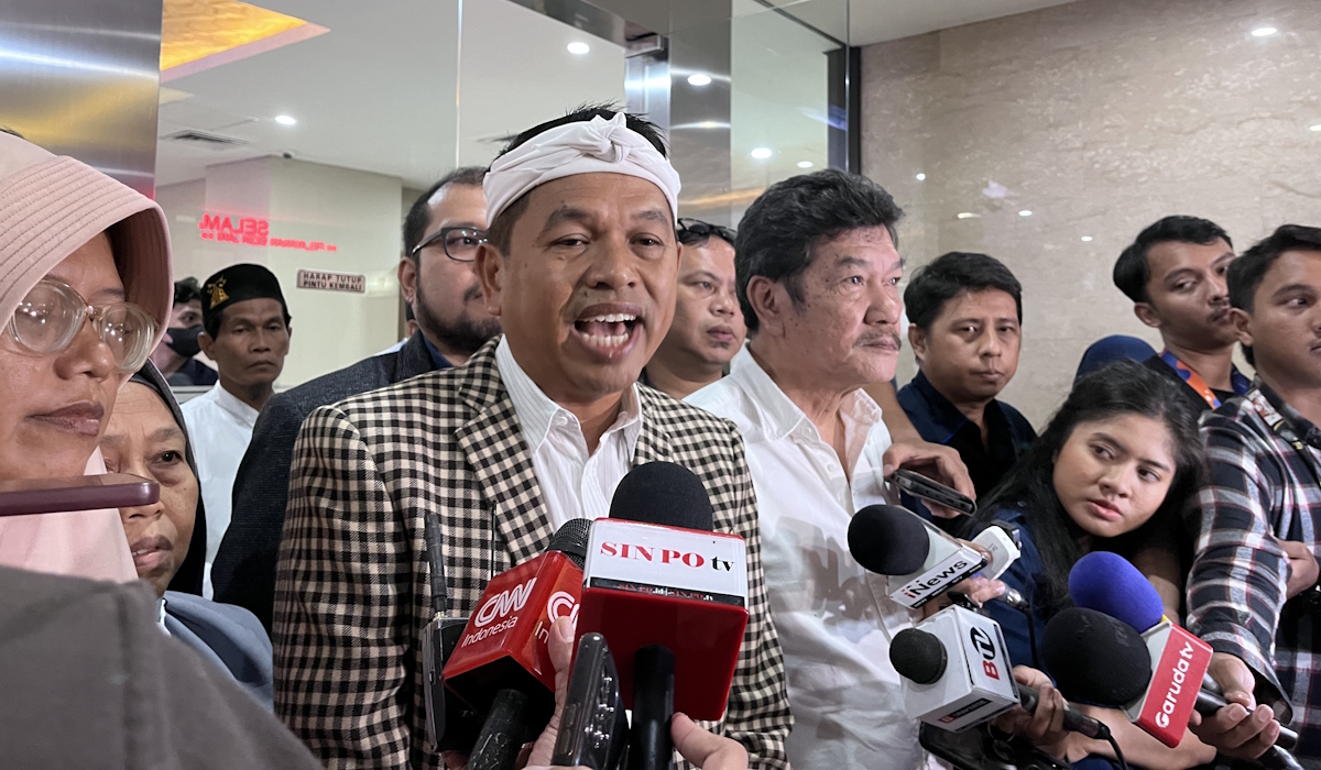 Keluarga terpidana kasus Vina Cirebon menyambangi Gedung Bareskrim Polri