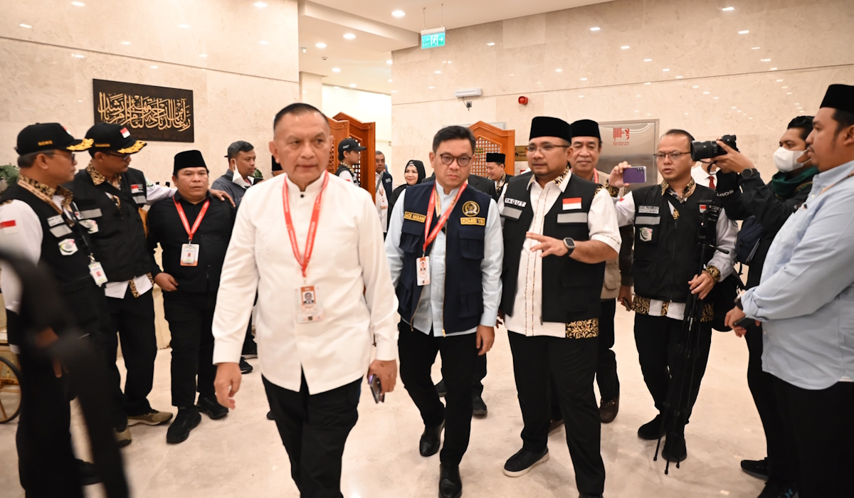 Wakil Ketua DPR RI Lodewijk Freidrich Paulus saat melakukan pemantauan pelaksanaan haji