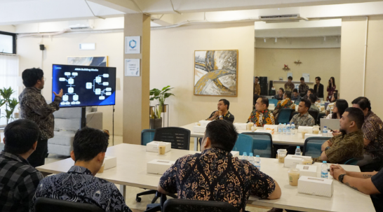 ARIA menggabungkan pendekatan tradisional keamanan siber yaitu Blue Teaming dan Red Teaming