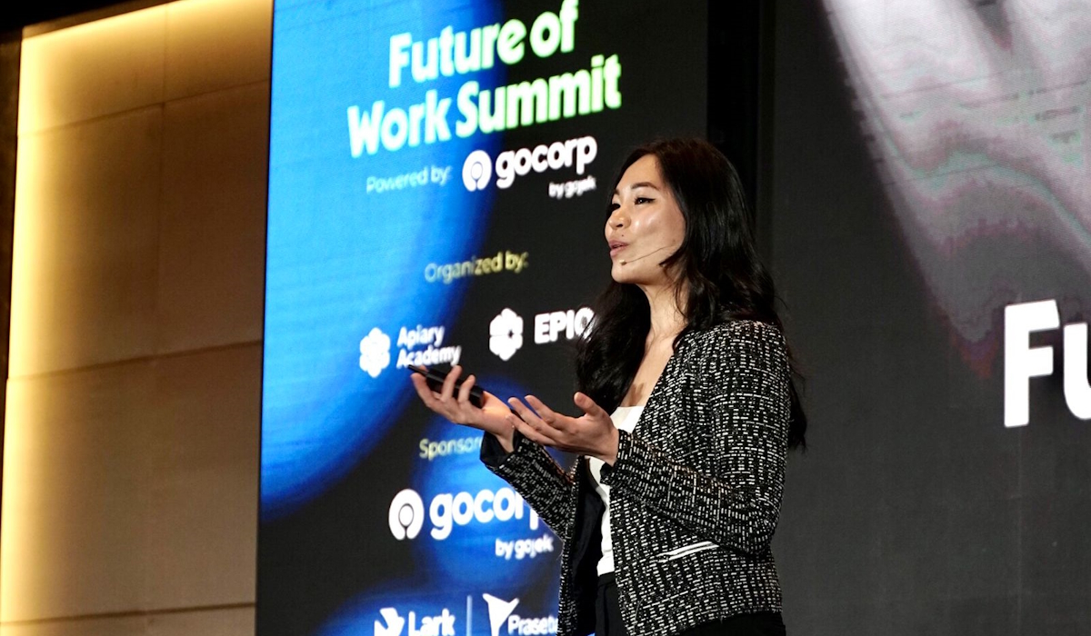 Co-Founder dan CEO Apiary Academy Jessica Casey Jaya pada acara Future of Work Summit 2024