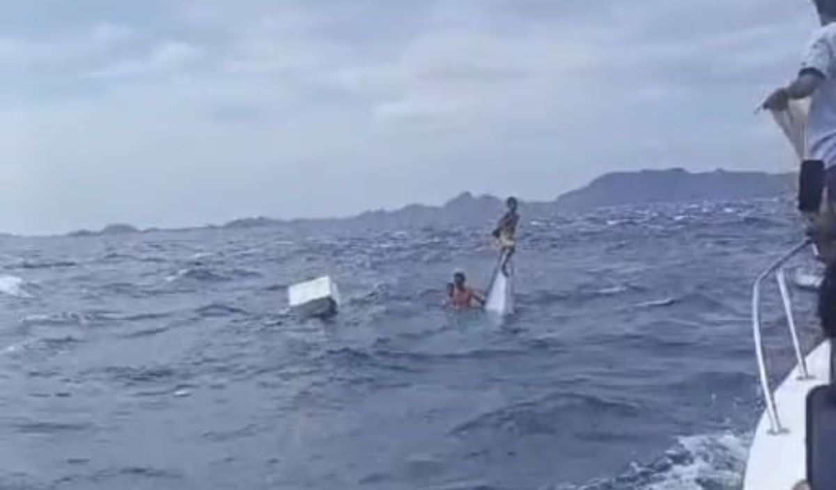 KAPAL motor nelayan tanpa nama ditemukan tenggelam di perairan Pulau Padar, Taman Nasional Komodo, Nusa Tenggara Timur, Minggu (30/6) siang.