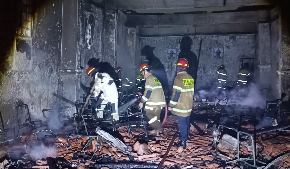 Gereja Sidang Tuhan Agape Cisalak Depok Terbakar