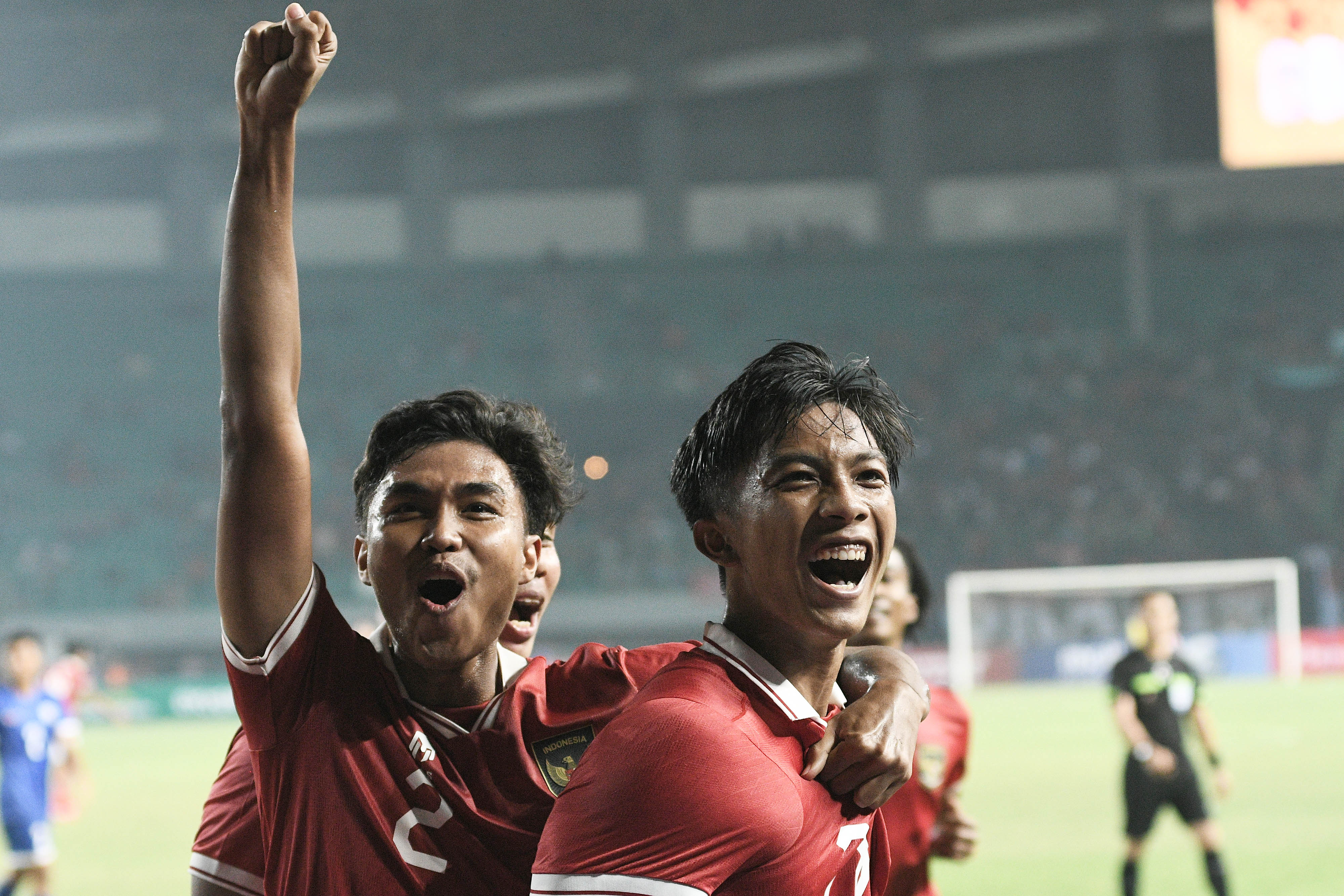 Pesepak bola Tim Nasional Indonesia U-19 melakukan selebrasi gol