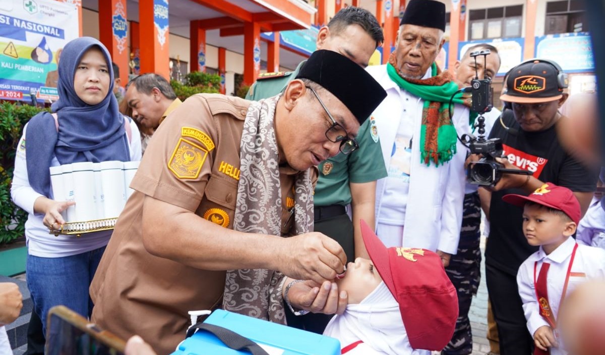 Wali Kota Cilegon Helldy Agustian meresmikan Pekan Imunisasi Nasional (PIN) Polio di SDN 1 Kubang Sepat, Citangkil.