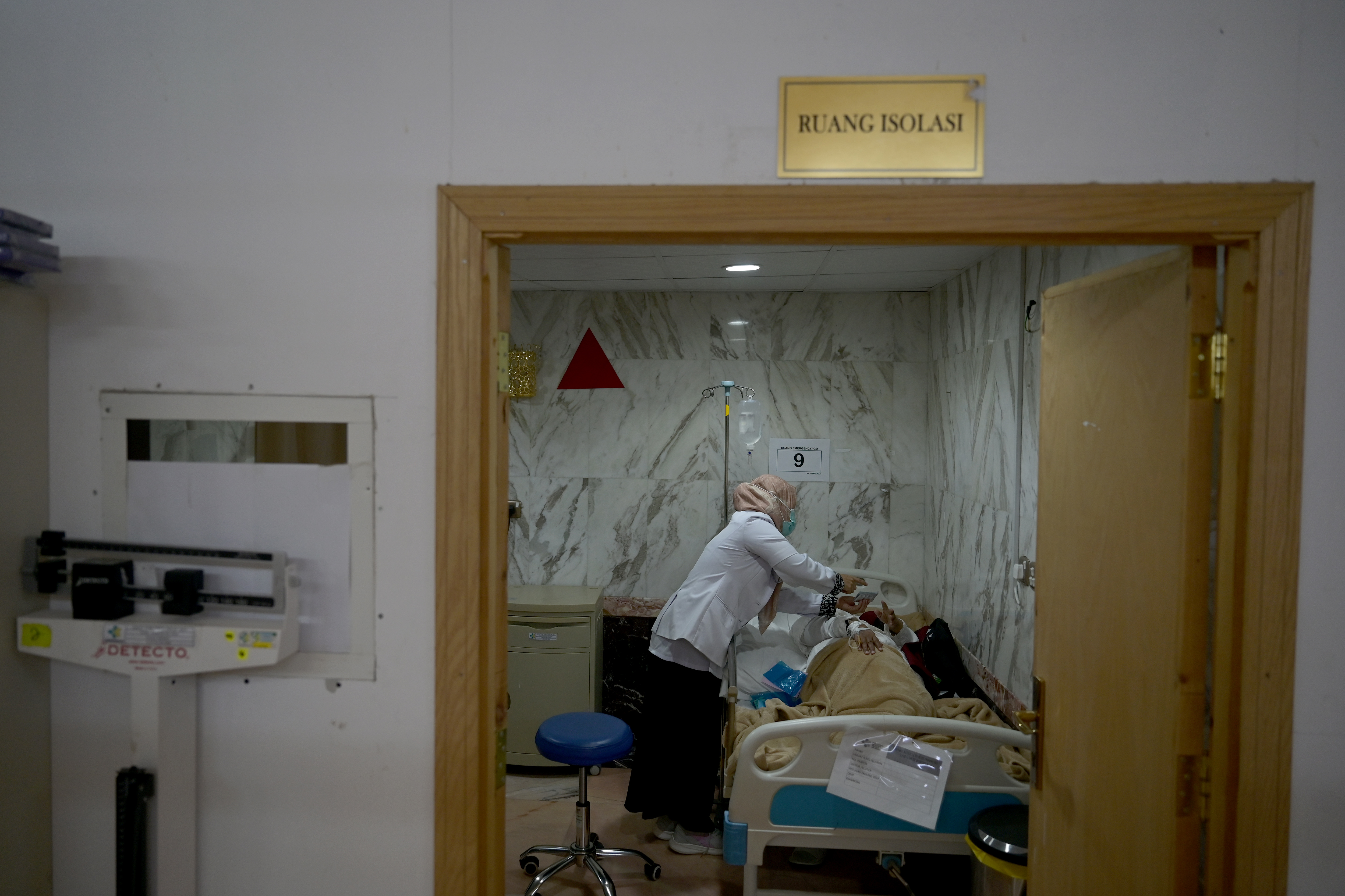 Seorang jemaah masih menjalani perawatan di klinik kesehatan di Makkah.