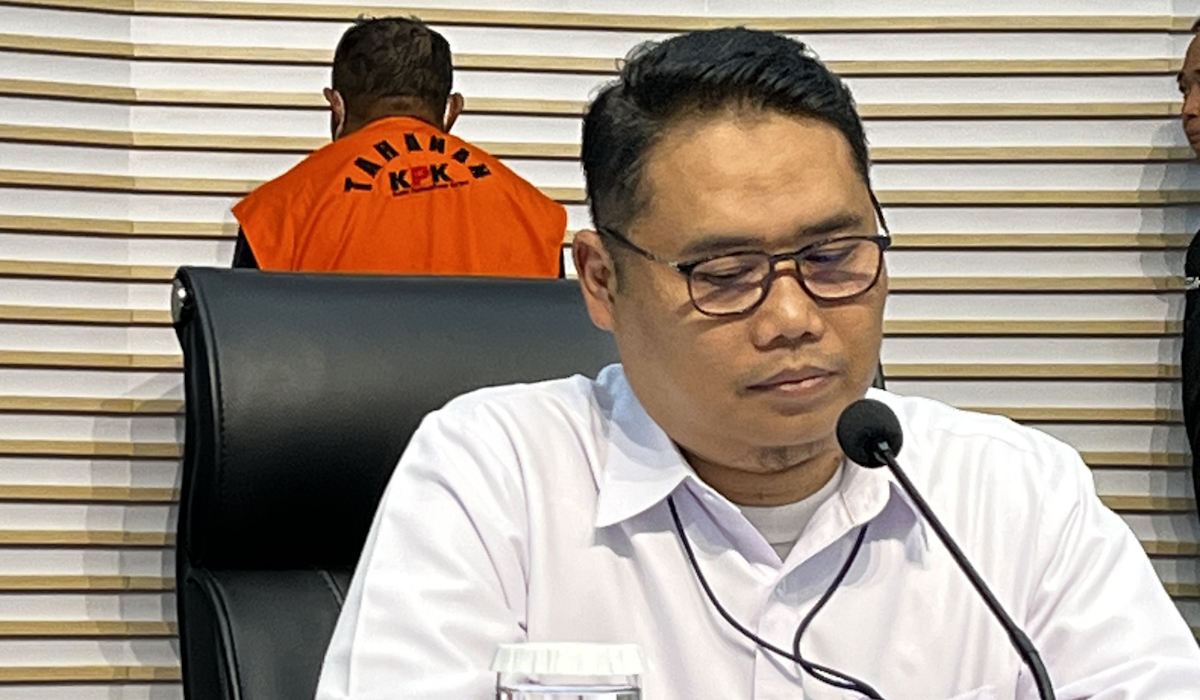 Penetapan Kepala Dinas Pendidikan dan Kebudayaan Maluku Utara (Malut) Imran Jakub sebagai tersangka kasus jual beli jabatan