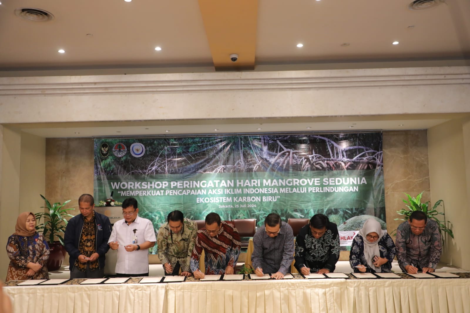 Perjanjian kerja sama Pelindo dengan sejumlah kementrian untuk merehabilitasi mangrove