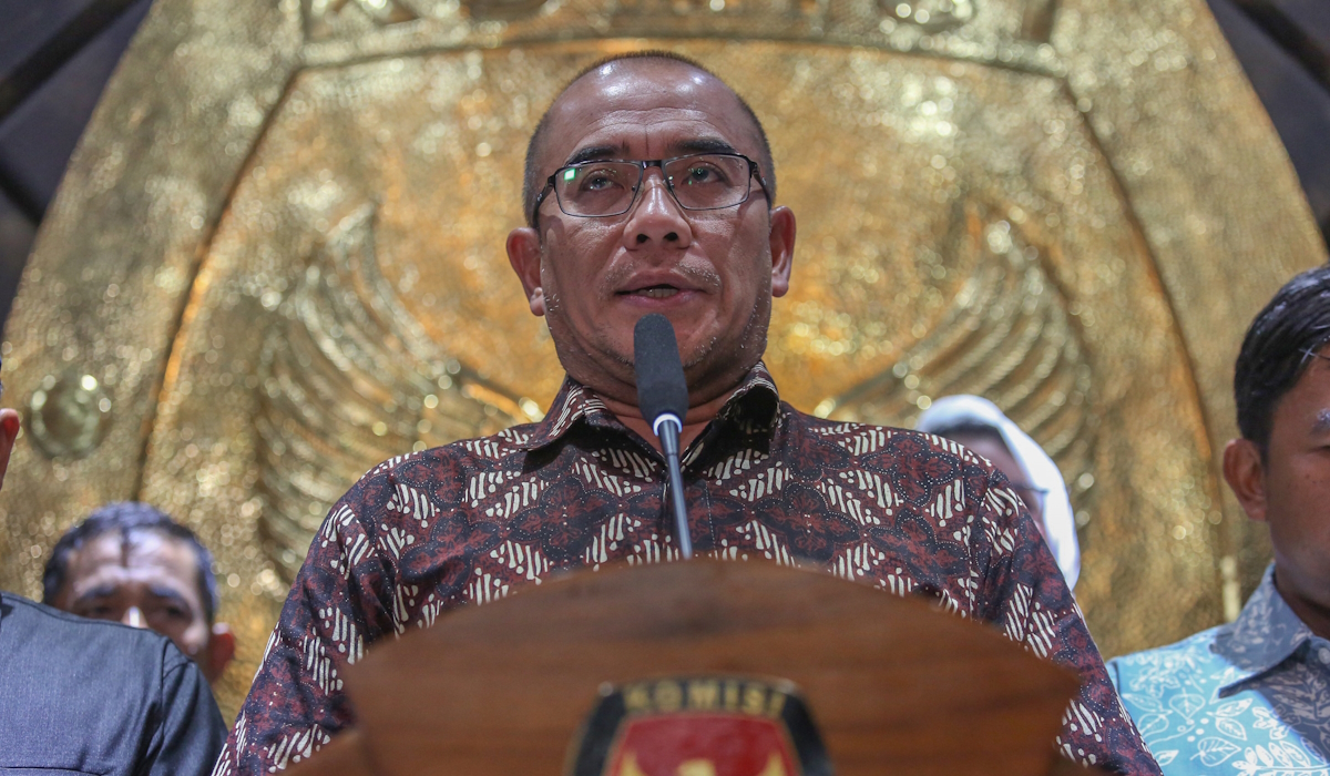 Ketua KPU Hasyim Asyari didampingi jajaran komisioner KPU dan para Ketua KPU Provinsi memberikan konpers pamitan 